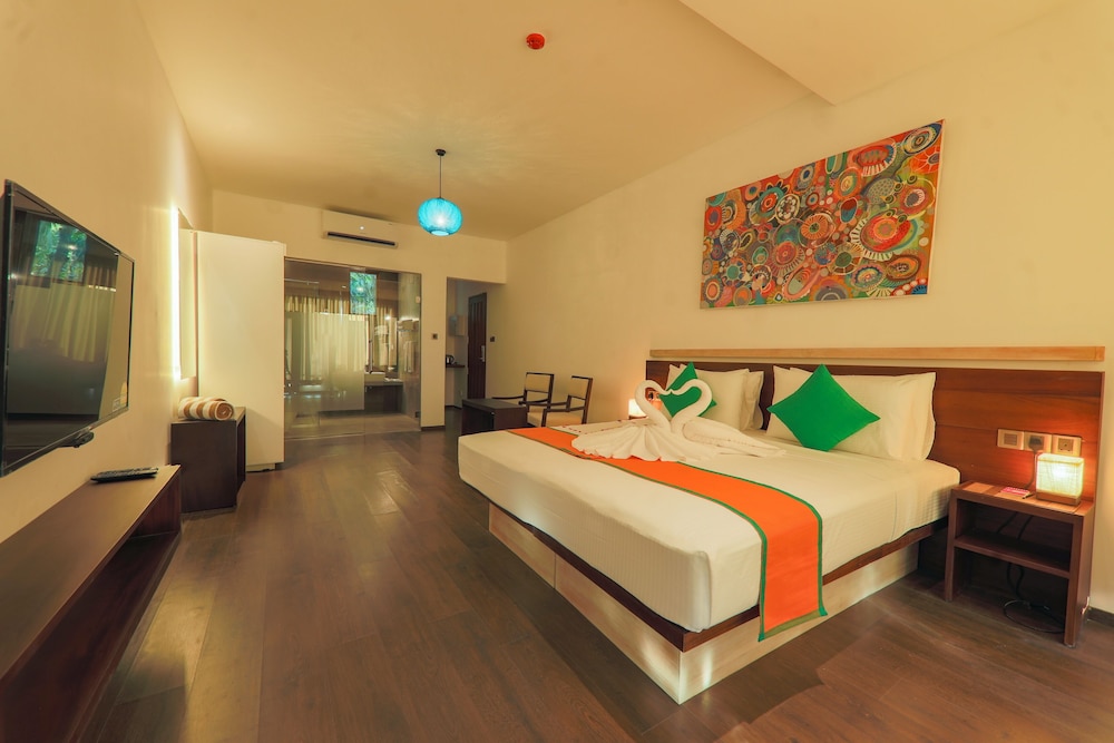 Deluxe Triple Suite with Lake View and Balcony