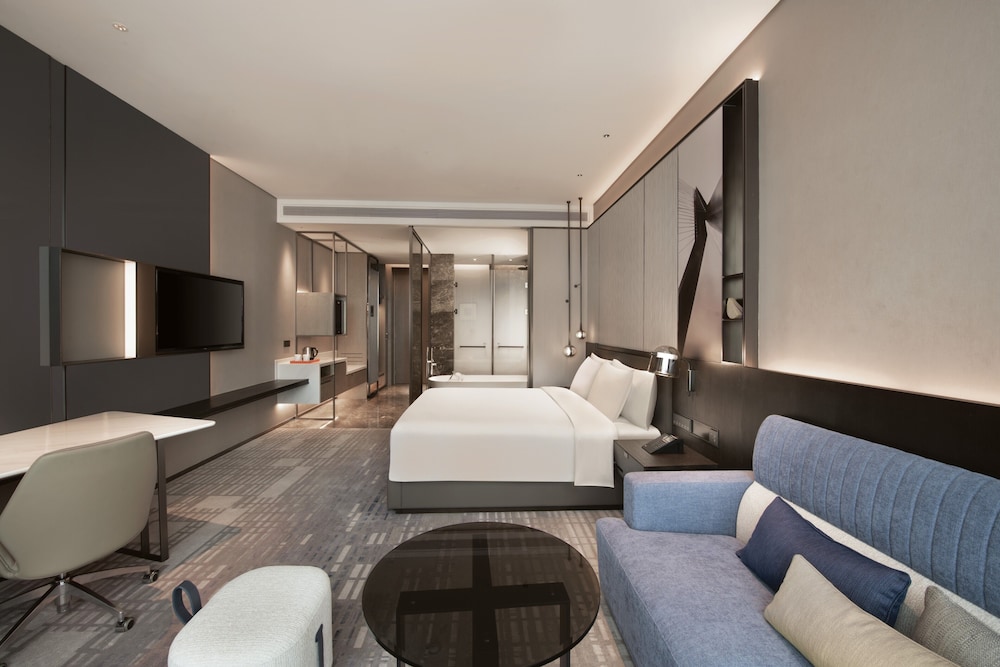 Premium Room, 1 King Bed, Club Lounge Access - Photo 2