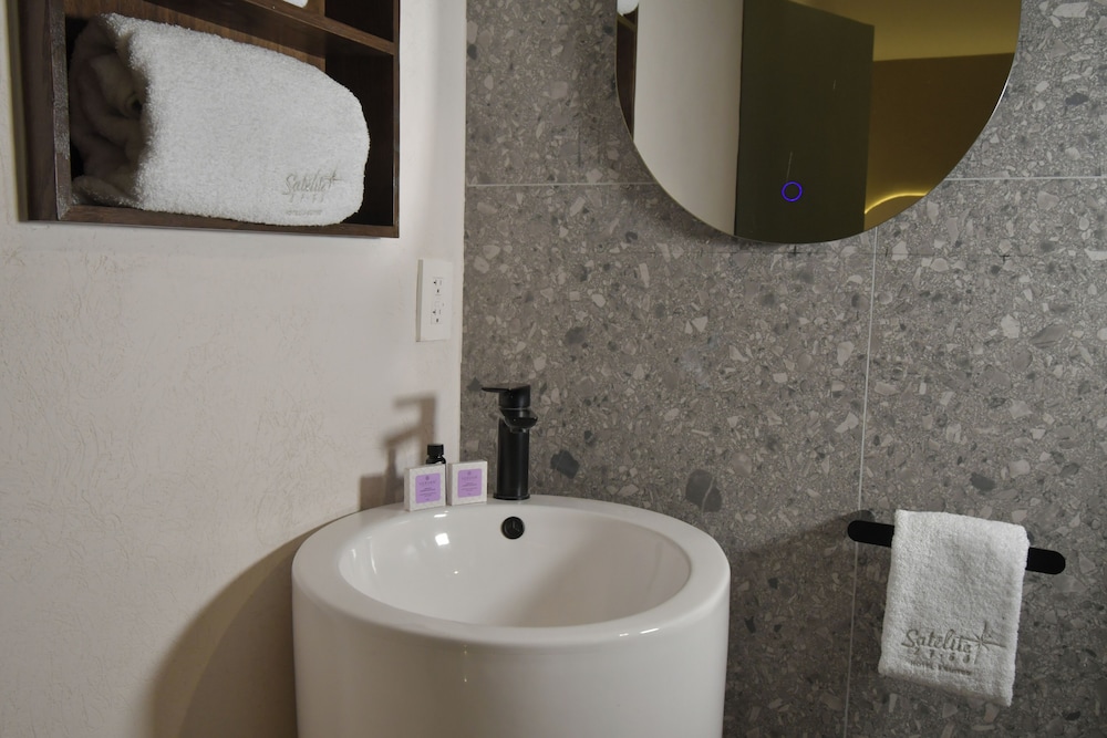 Satelite Suite - Photo 18