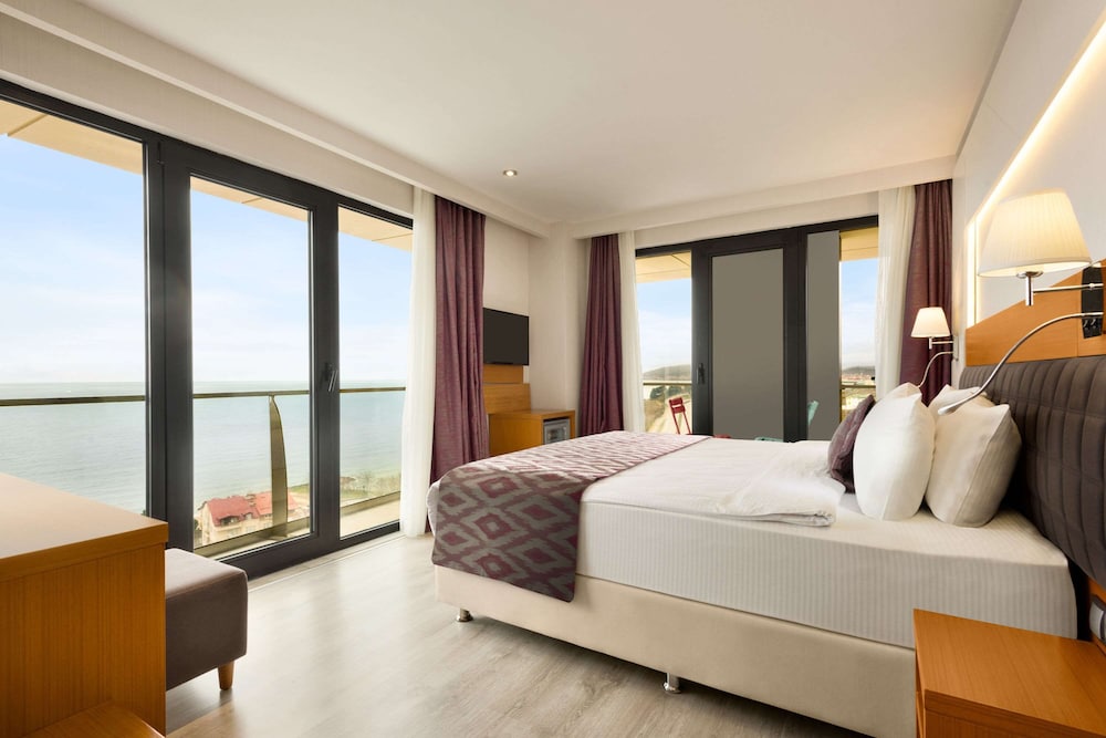 Room, 1 King Bed, Non Smoking, Sea View photo 1