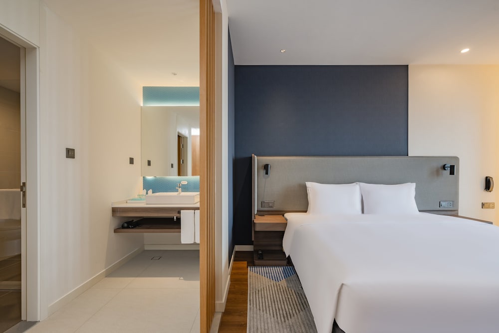 Standard Room, 1 King Bed - Photo 10