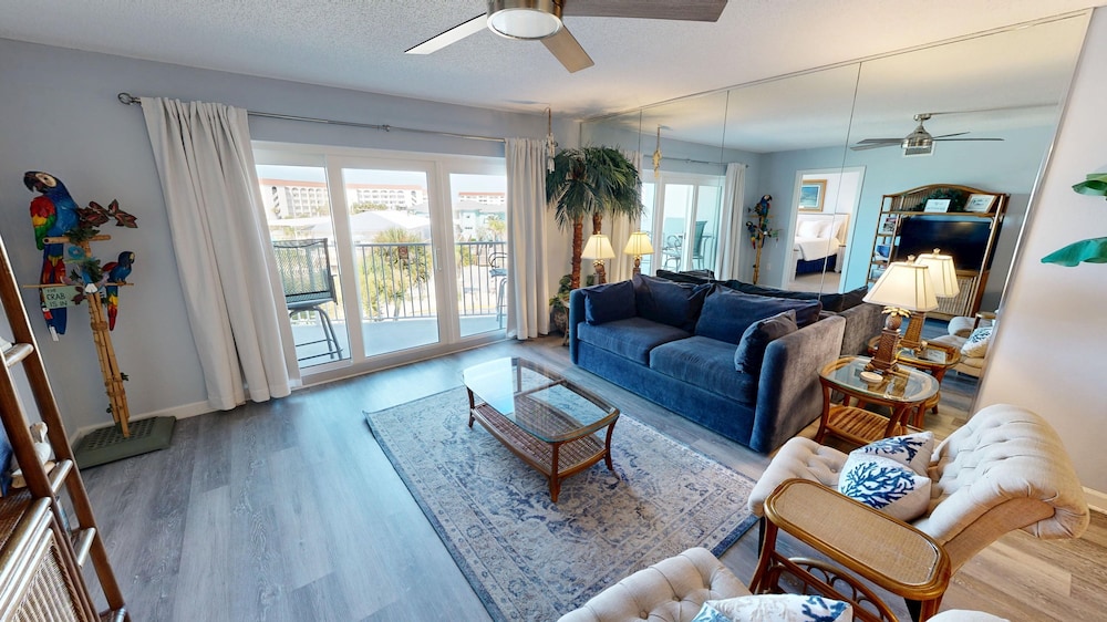 Condo, 2 Bedrooms