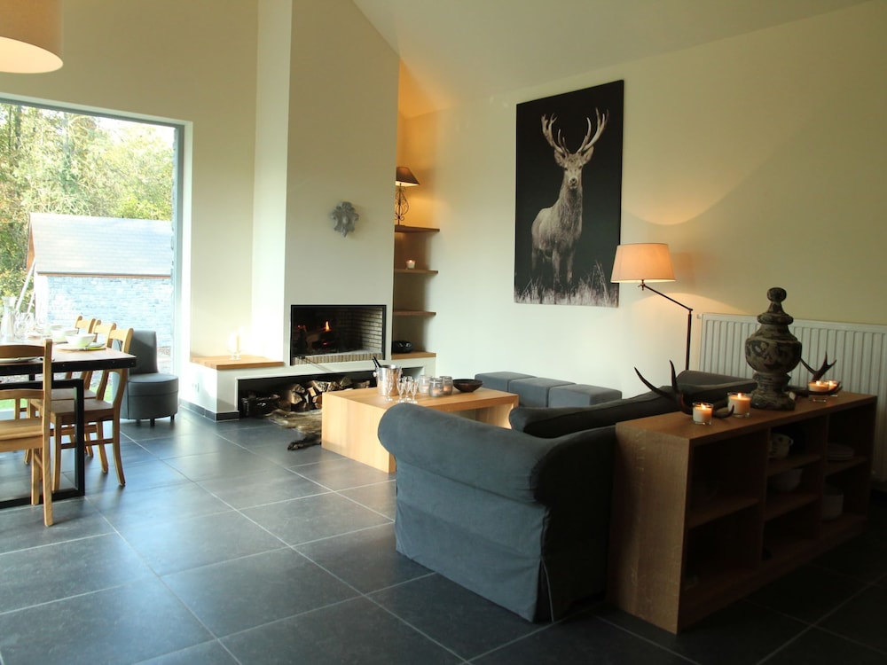 Classic House, 5 Bedrooms photo 2