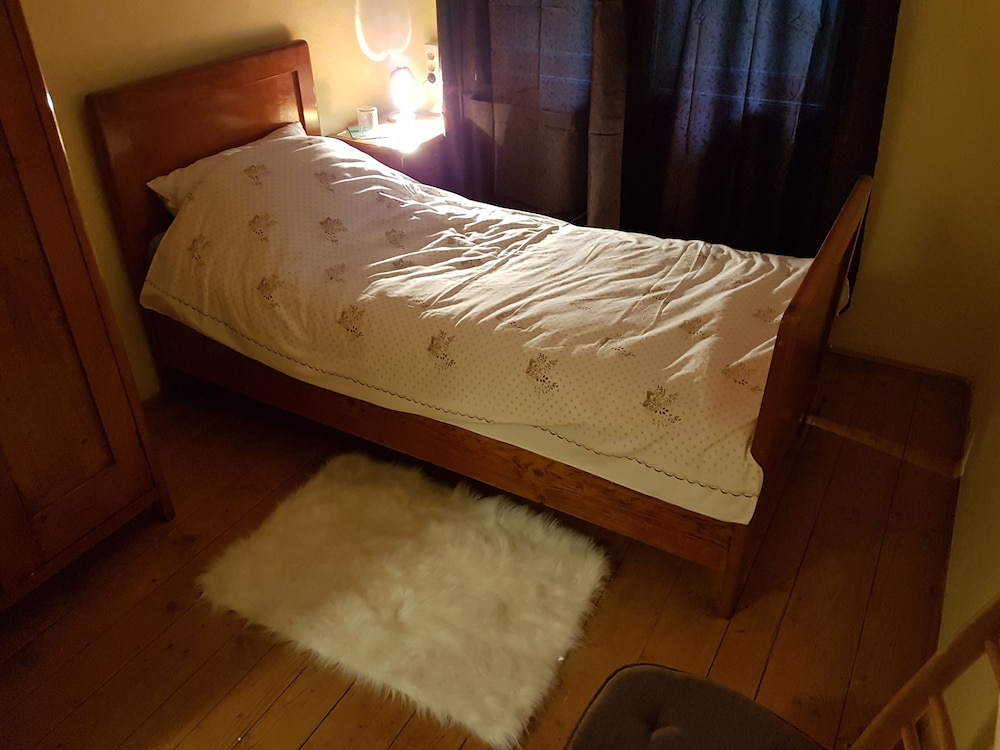 Traditional Single Room, 1 Twin Bed, Shared Bathroom, Garden View photo 1