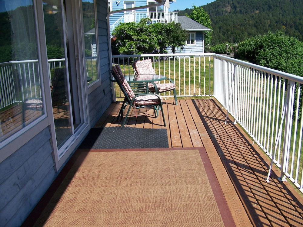 Romantic Cabin, 1 Queen Bed, Jetted Tub, Ocean View (Moonlight cottage) photo 2