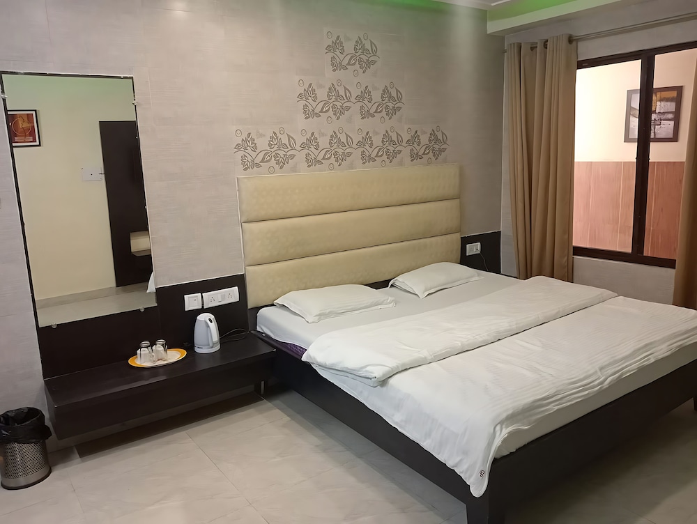 Semi Deluxe room - Photo 10