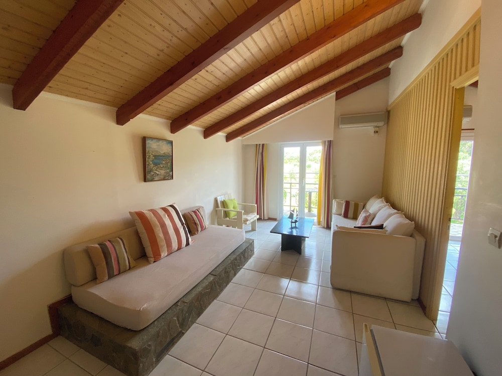 Family Room, 2 Bedrooms, Garden View photo 3