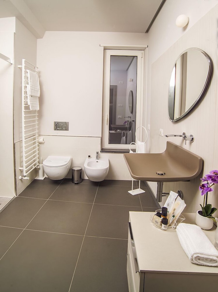 Suite, 2 Bedrooms photo 2