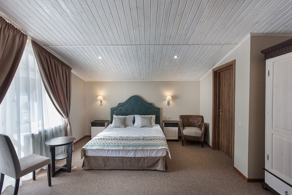 Deluxe Double Room (With Bath) photo 2