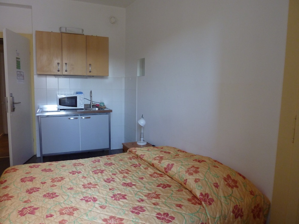 Studio, Shared Bathroom (2)
