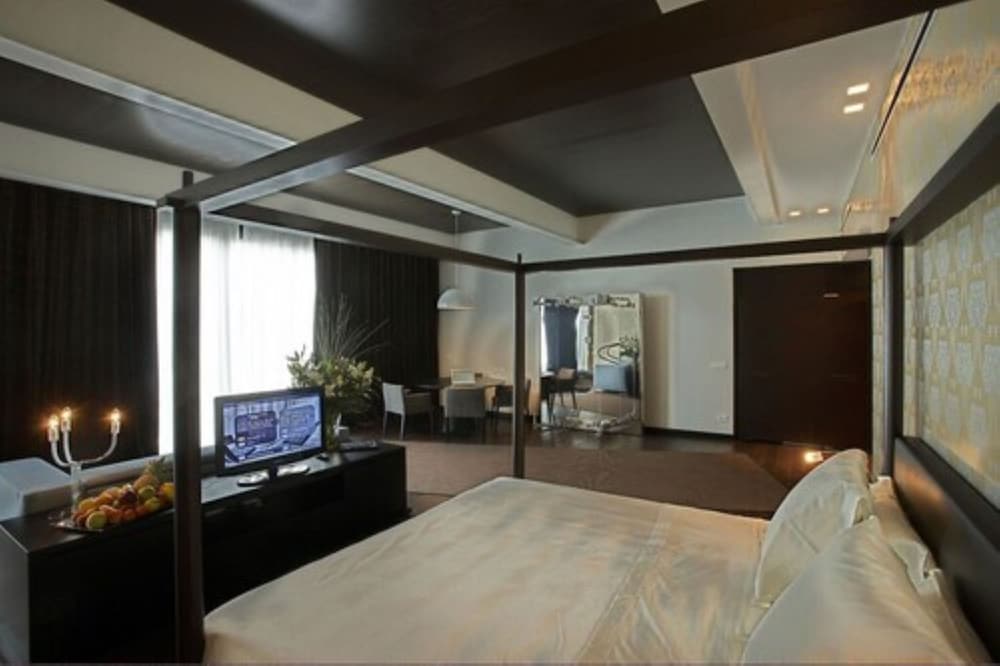 Junior Suite, 1 King Bed (Penthouse;with Sofabed) - Photo 7