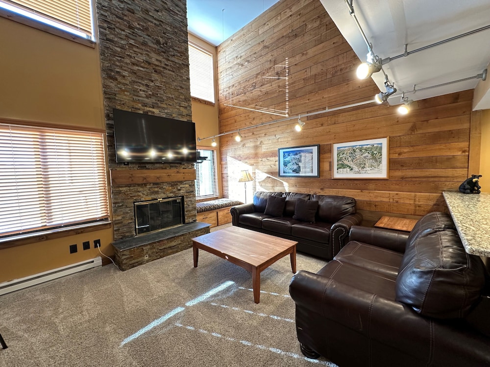 Condo, 2 Bedrooms