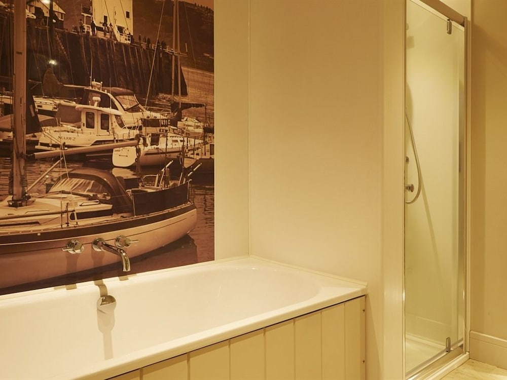 Superior Double or Twin Room, Ensuite (with Bath) photo 2