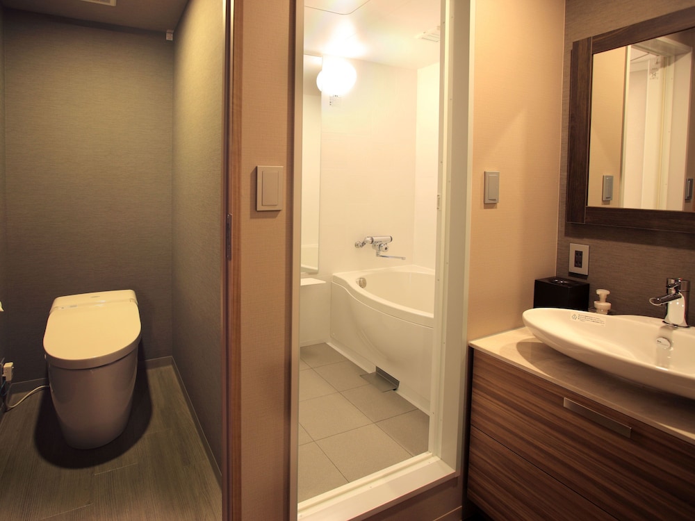 Deluxe Twin Room, Non Smoking  (Renovation: Noise 8:00-18:00, Jan 5-Sep 30, 2026) photo 3