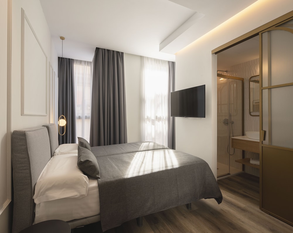 Economy Double Room (in the annex building) - Photo 8