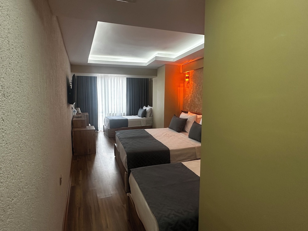 Standard Quadruple Room, Balcony, Courtyard View photo 3