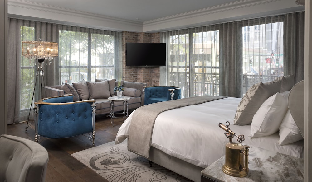 Suite, 1 King Bed, Balcony