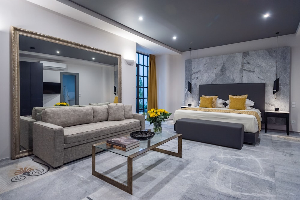 Deluxe Suite