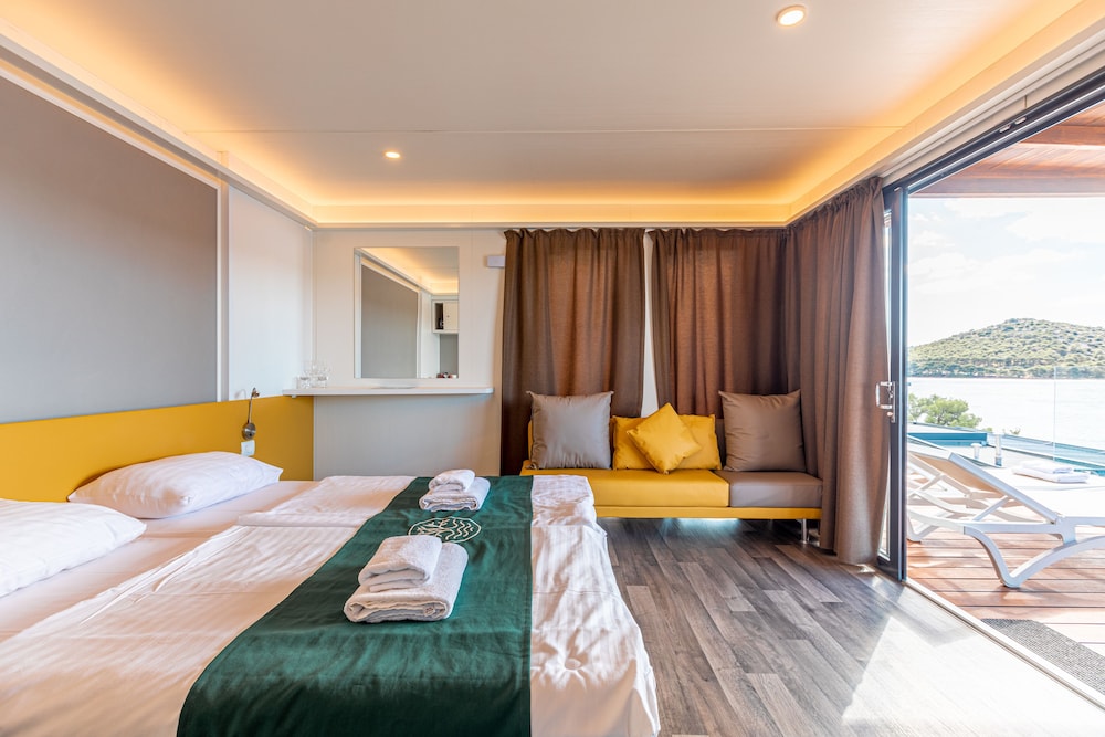 Suite monolocale Luxury, accesso alla piscina, vista mare (MBK)