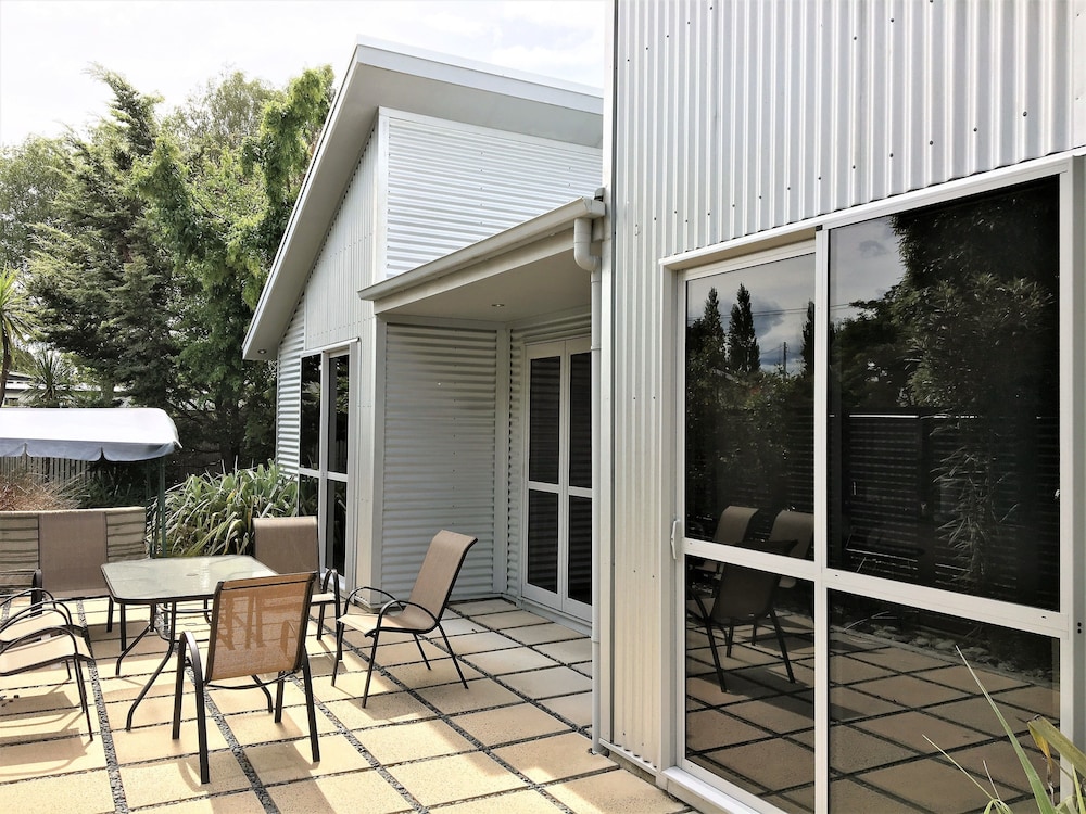 Private 3 Bedrooms House - Off site Location (less than 1km away / 15min walk from Motel)