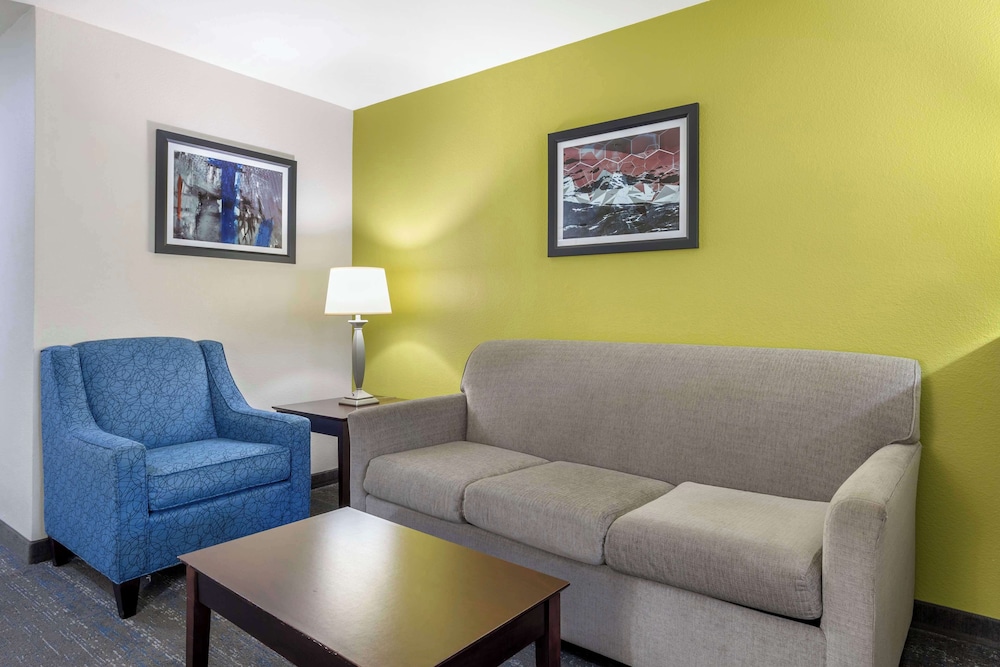 Suite, 1 King Bed, Accessible, Bathtub (with Sofabed) - Photo 2