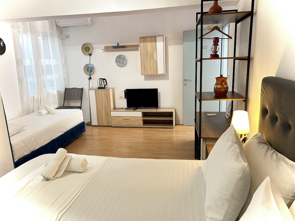 Standard Triple Room, Non Smoking, Private Bathroom