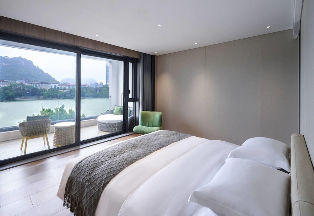 Deluxe Suite, 1 King Bed