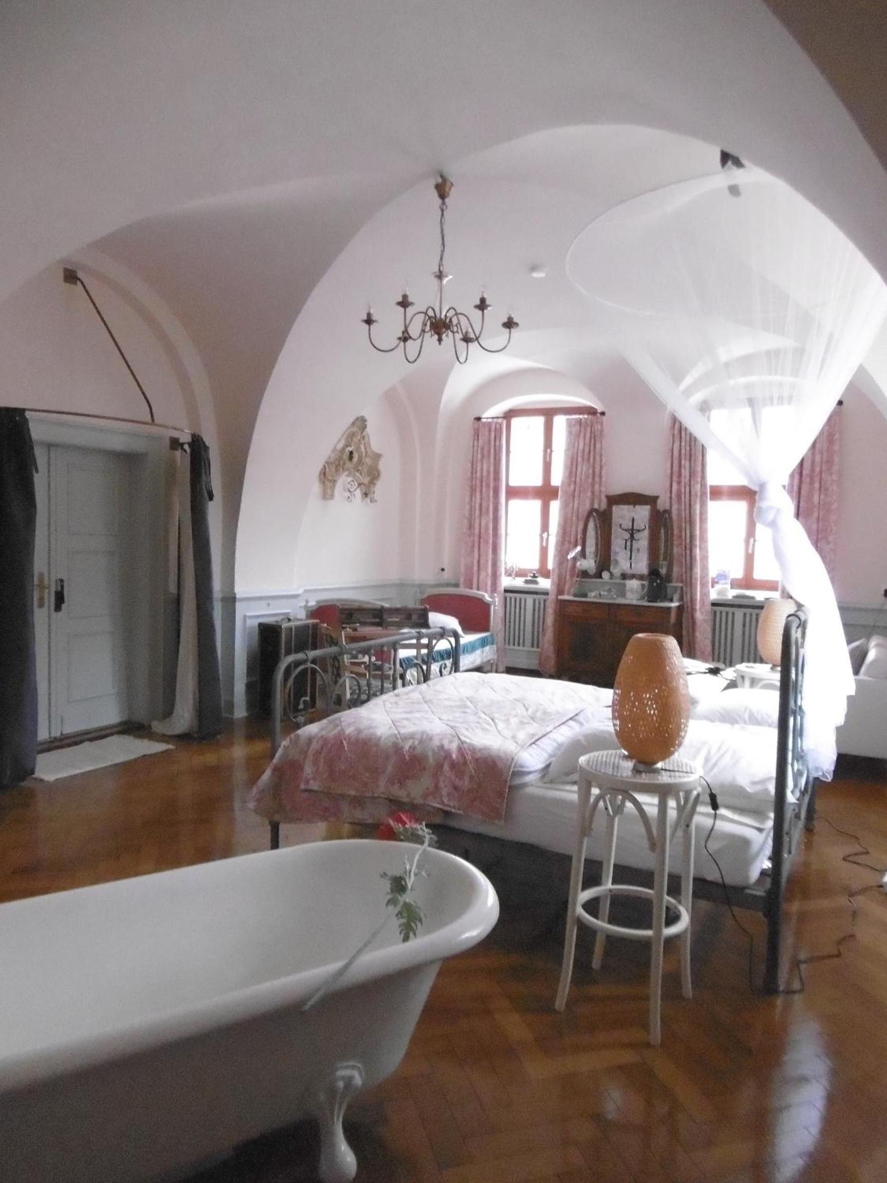Deluxe King Suite photo 1