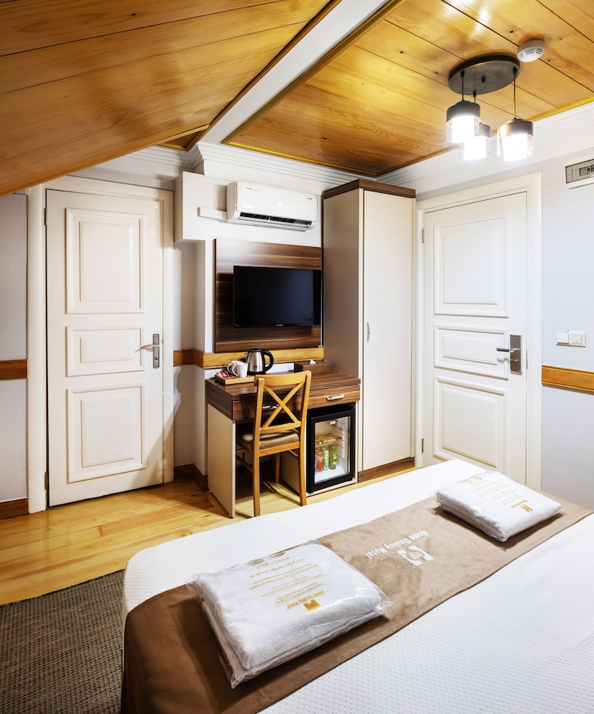 Economy Double or Twin Room (basement floor) photo 3