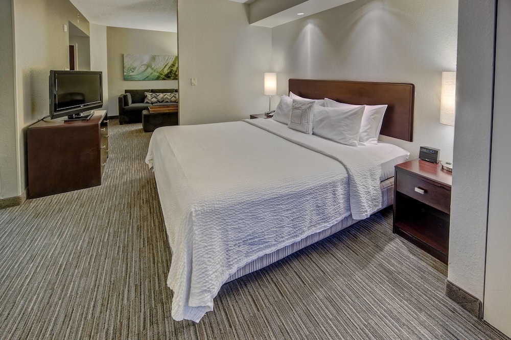 Studio, Multiple Beds (Mobility/Hearing Accessible, Tub) photo 2