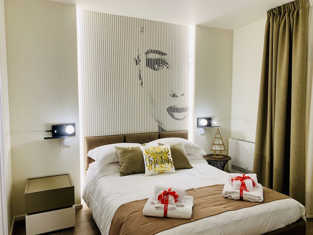 Deluxe Double Room, Non Smoking, Ensuite (Glance) photo 1