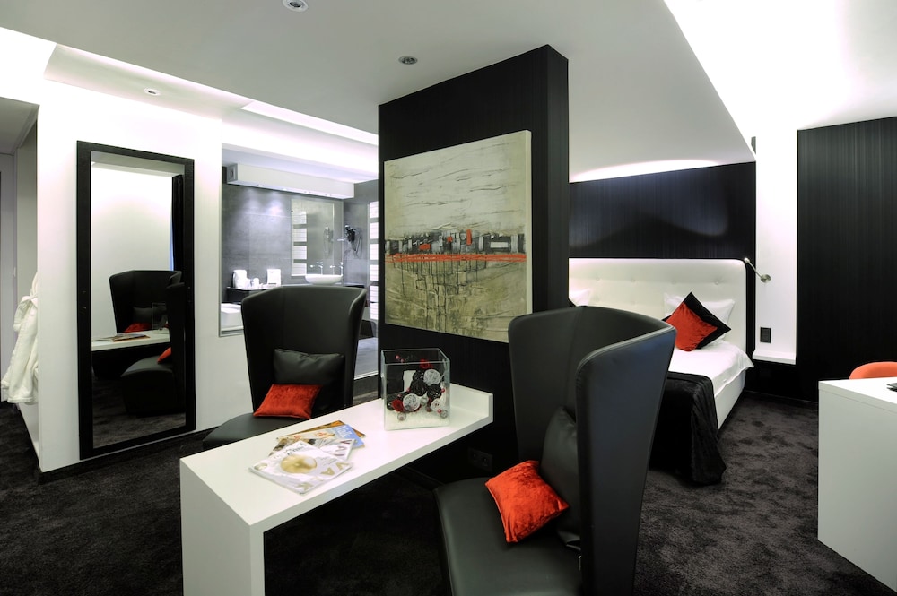 Romantic Suite - Photo 3