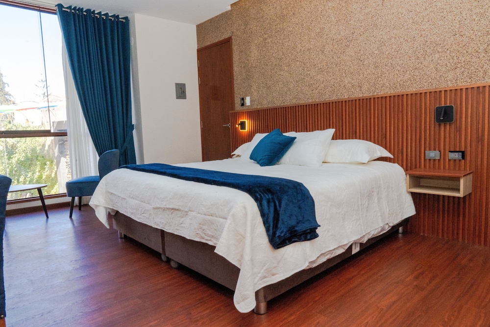 Deluxe Suite, Courtyard View