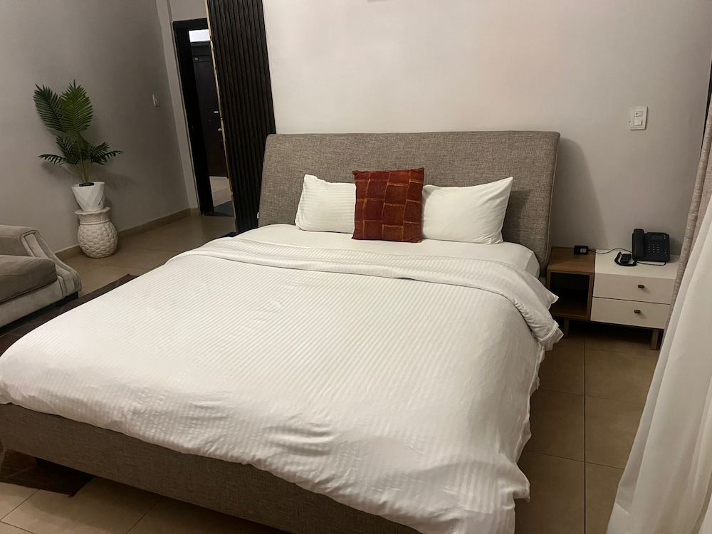 Junior Suite, 1 King Bed, Balcony, City View