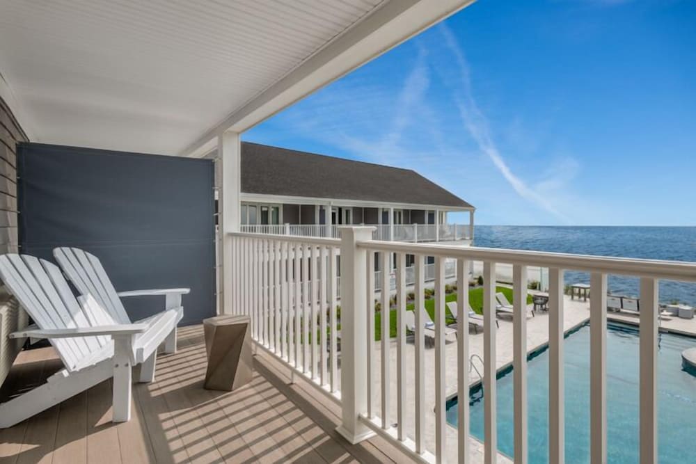 Suite, 2 Bedrooms, Balcony, Ocean View photo 3