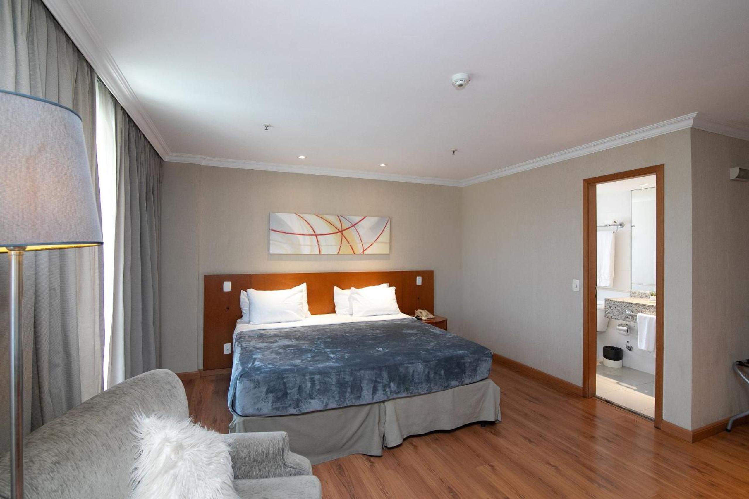 King Suite with Pool View
