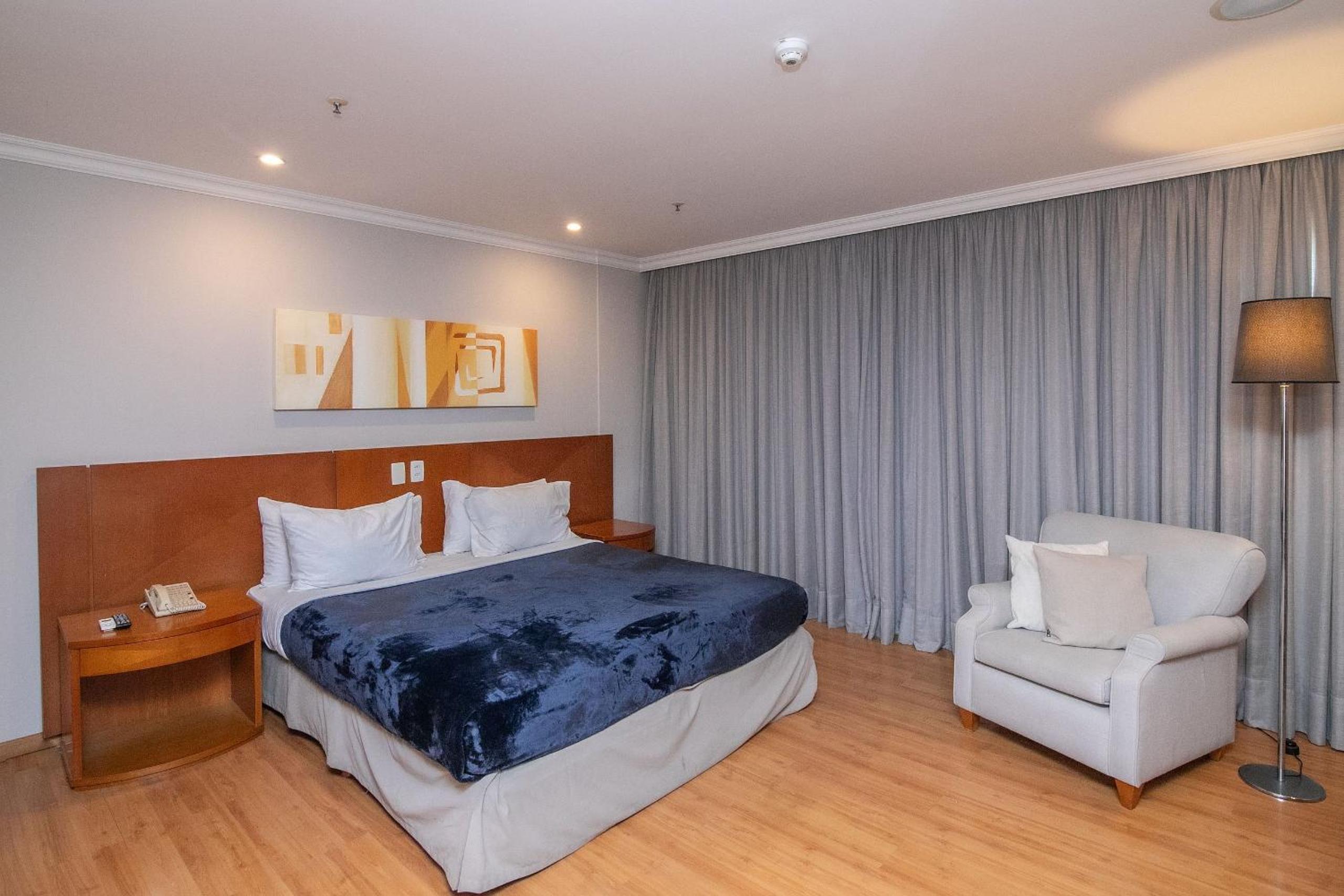 King Suite with Pool View
