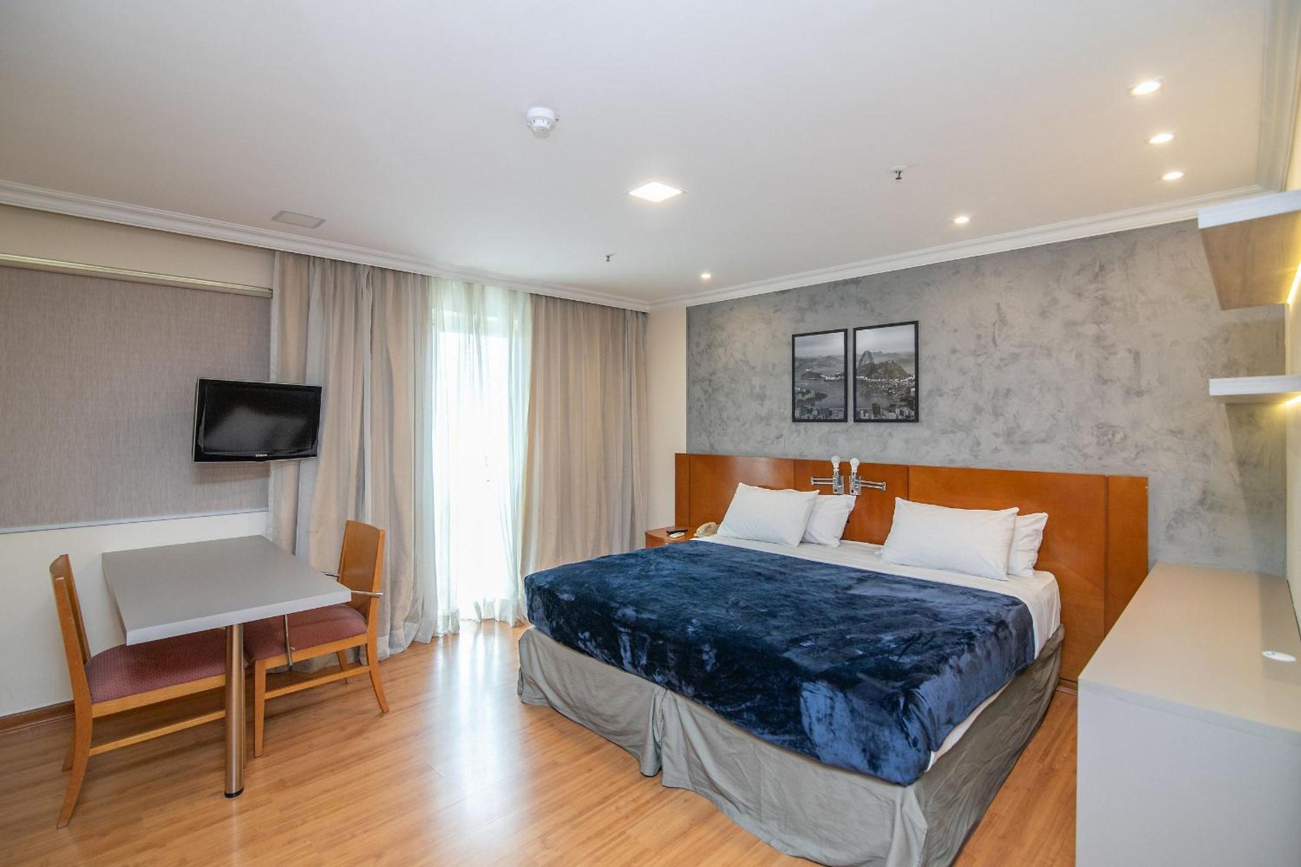 King Suite with Pool View