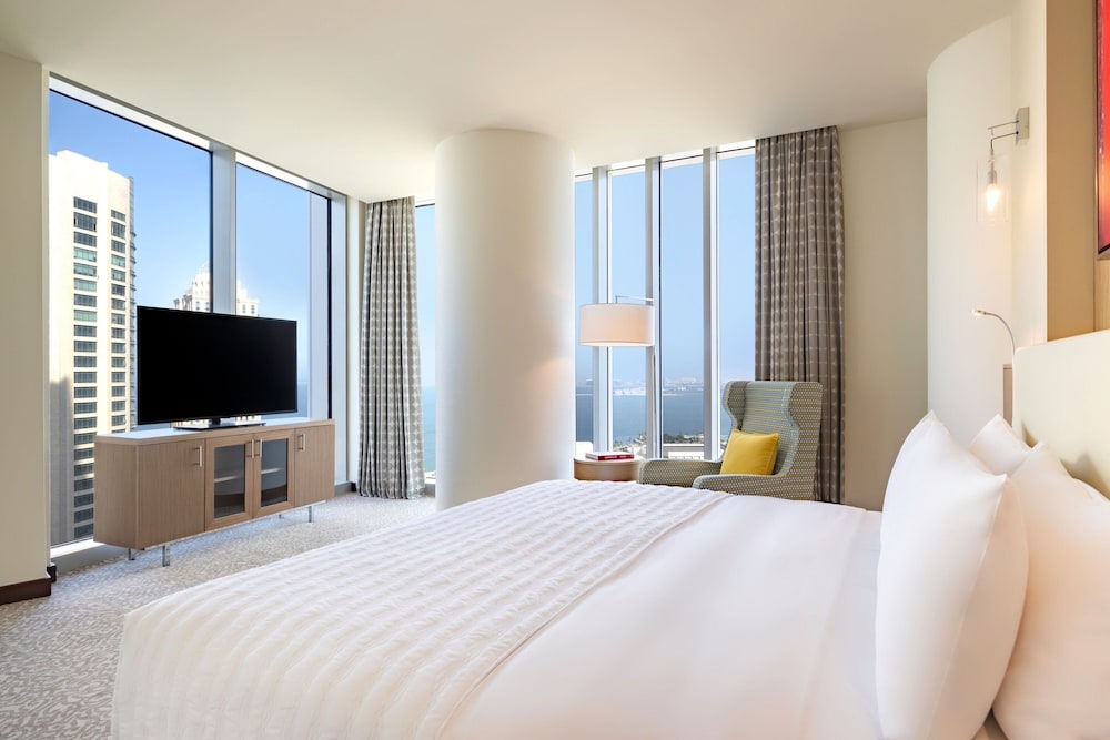 Executive Suite, 1 King Bed, Sea View - Photo 1
