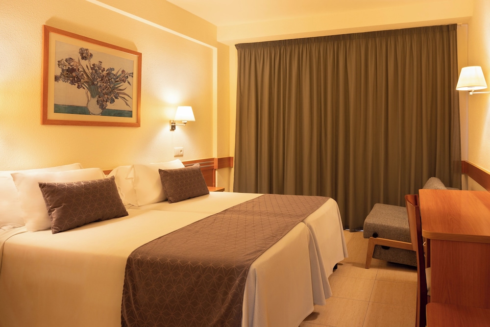 Twin Room (2 adults) - Photo 1