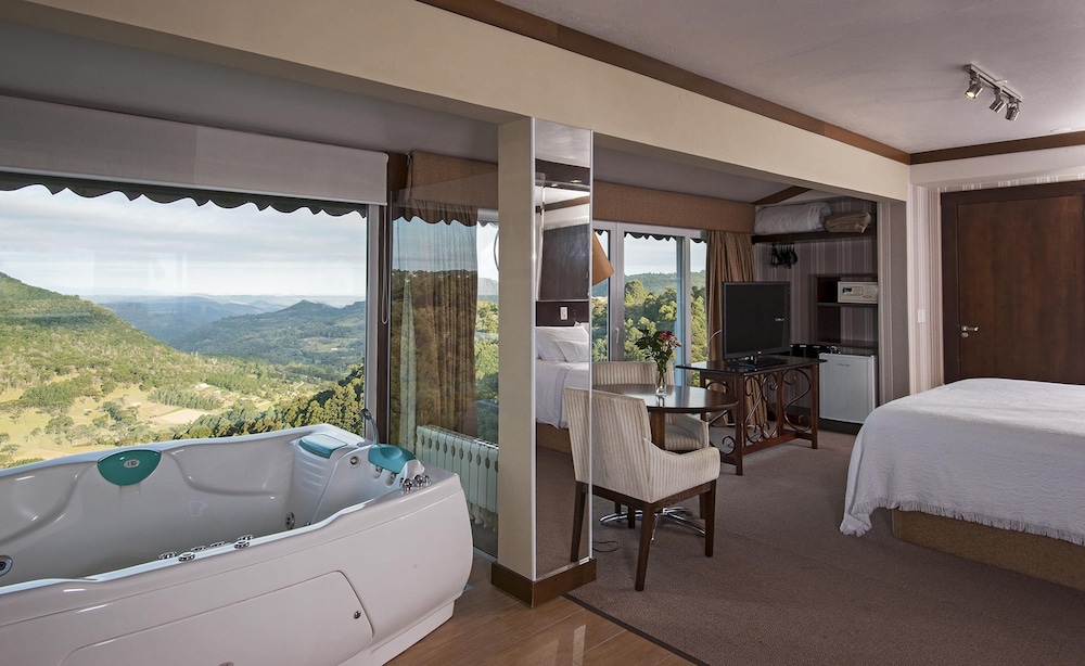 Superior Suite, Valley View thumbnail 6