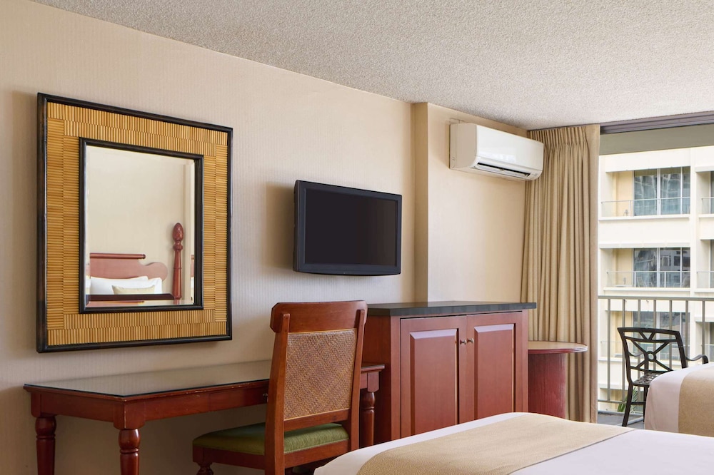 Suite, 1 Bedroom, Kitchenette - Photo 2