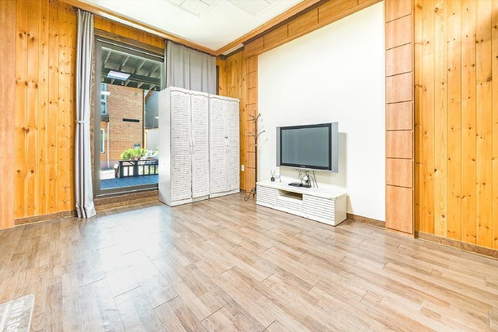Basic Room, 1 Bedroom (C 102) - Photo 1