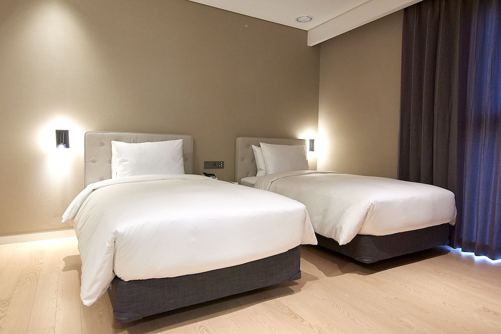 Superior Twin Room (Shower)