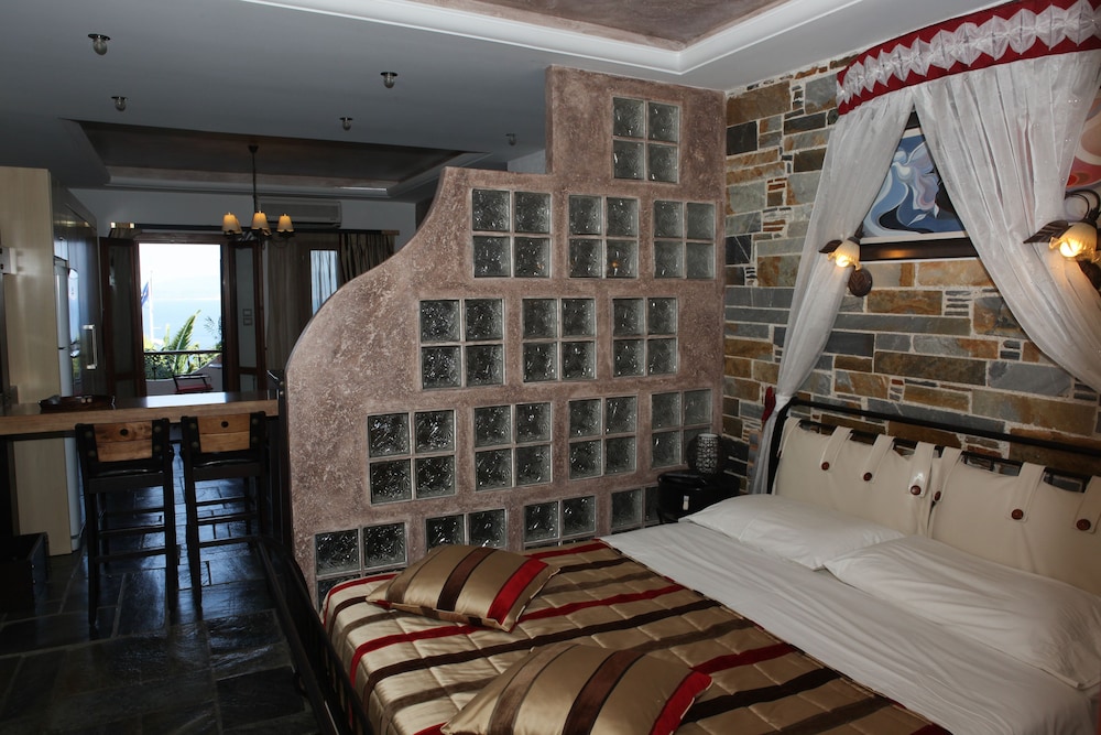 Superior Studio Suite, Beach View photo 2