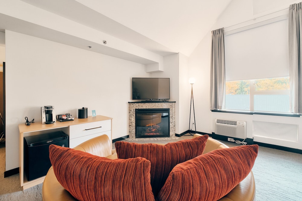 Executive Suite, 1 King Bed - Photo 1