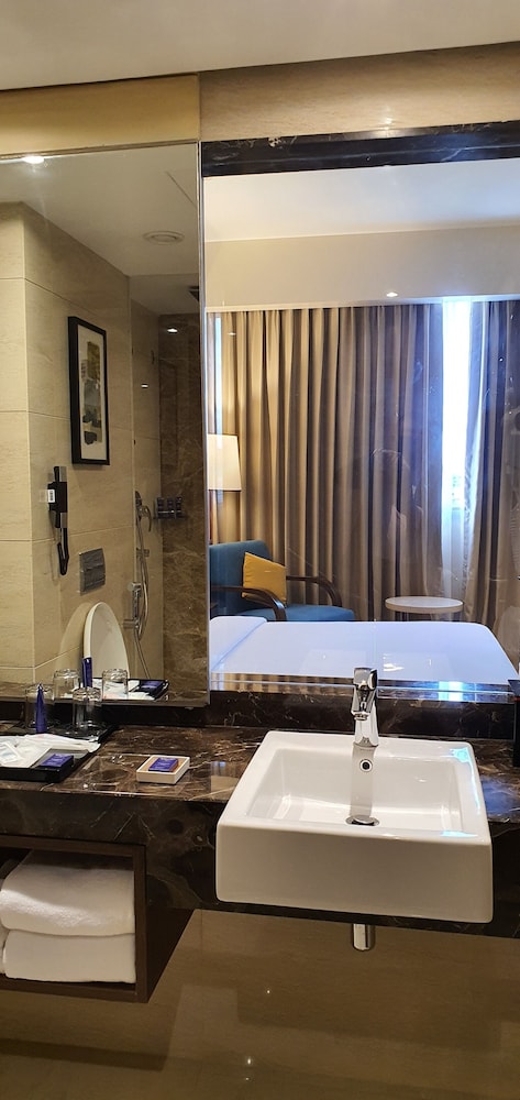 Deluxe Room, 1 Twin Bed - Photo 4