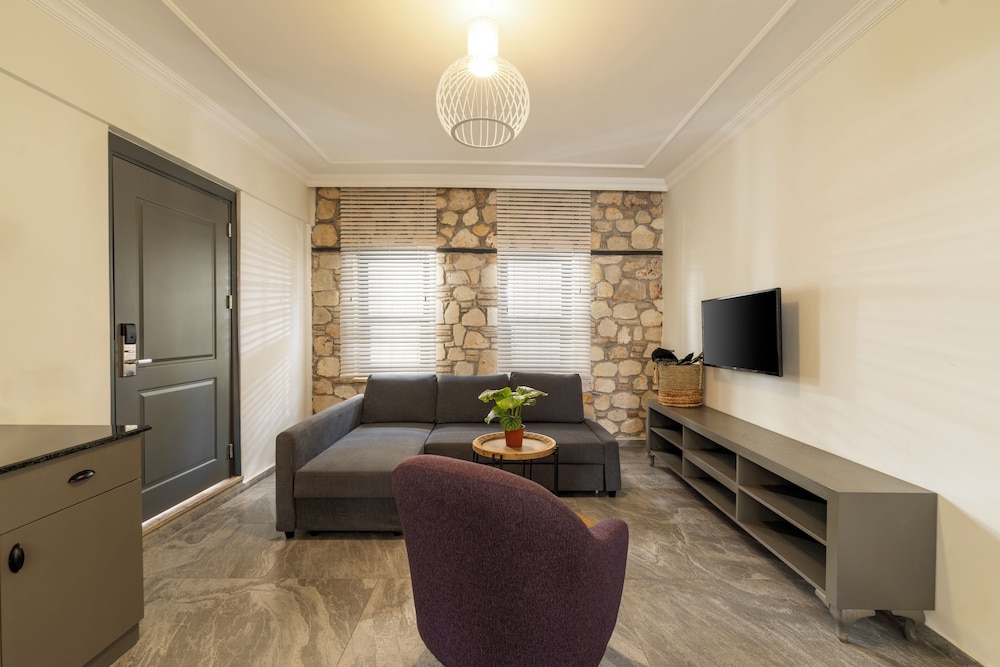 Fiore Anex Deluxe Room - Photo 6