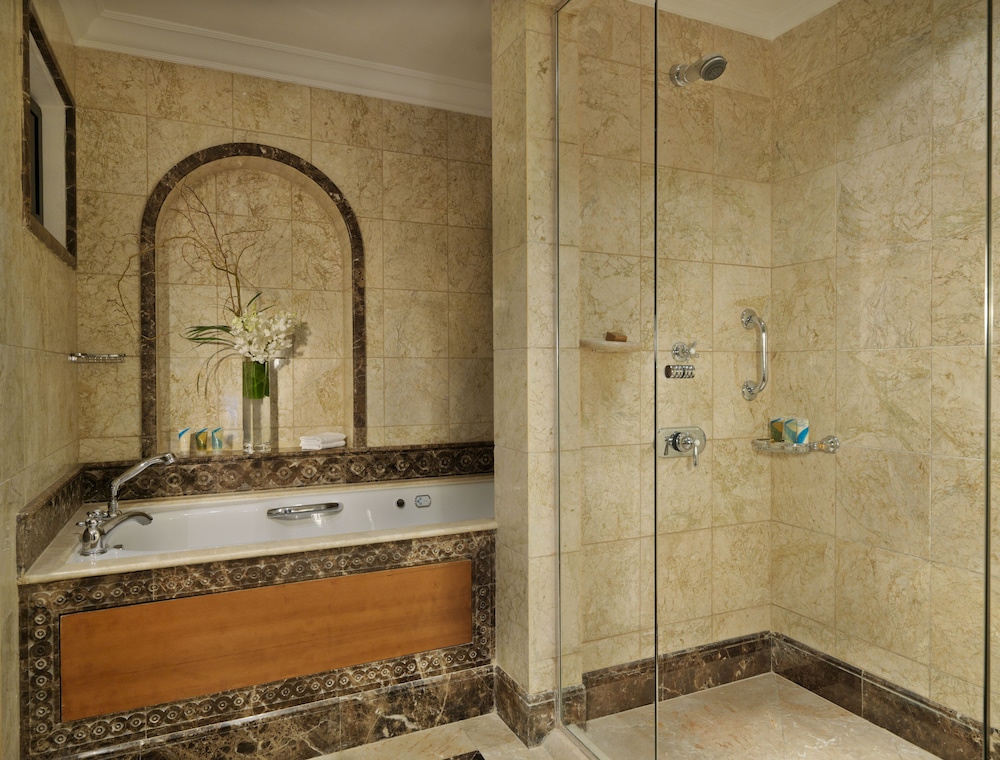 Grand Suite, 1 King Bed - Photo 2