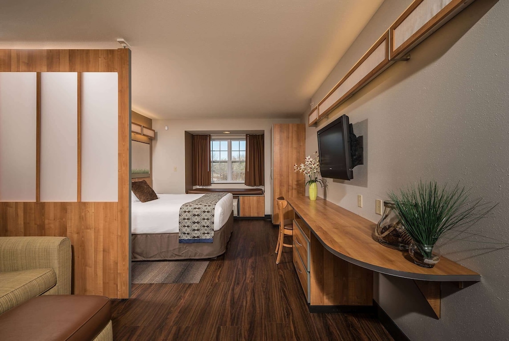Room, Accessible photo 1